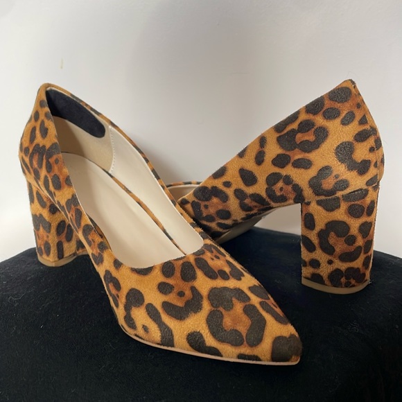 Halston leopard 🐆 heels - sz 8.5 - Picture 1 of 5